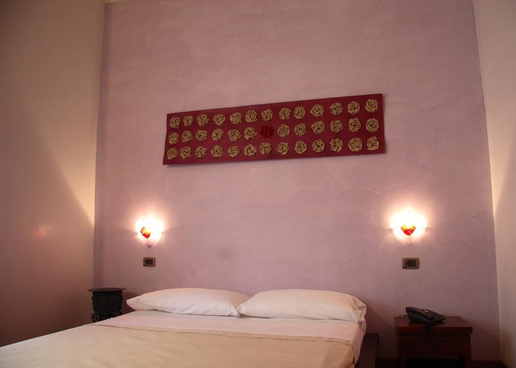 Casa Dei Mercanti Town House Lecce Kamer foto
